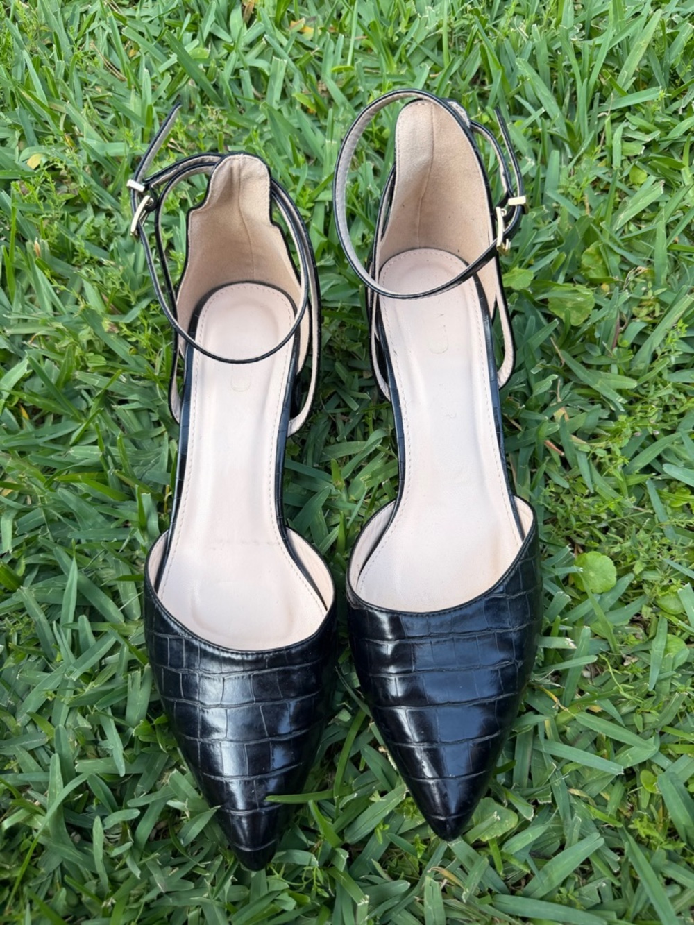 Black Croc Embossed Ankle Strap Heels Size 8 Pointed Toe Block Heel Pumps